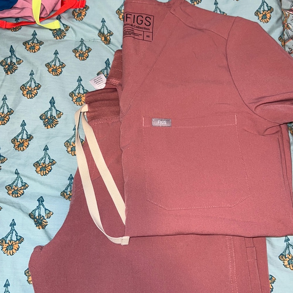 Figs x small top and small bottoms in mauve
